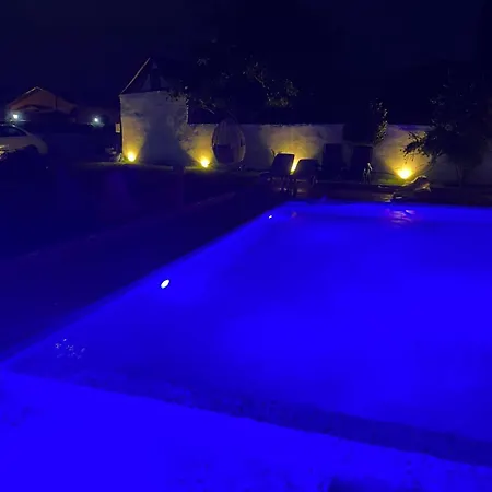 Luxury With Pool In 马尔马里斯
